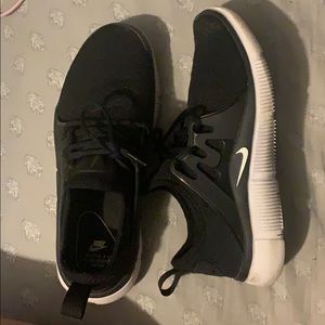 black/white nike running sneakers size 10 women’s